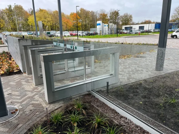 fietsensluis-by-met-glas-scaled